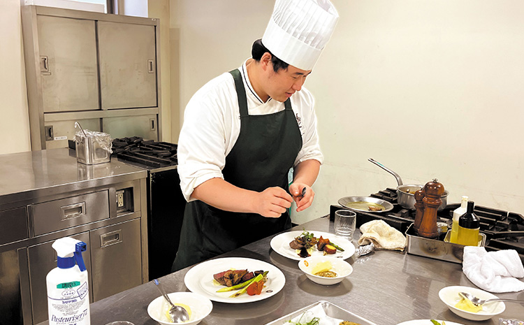 コース料理を学ぶ