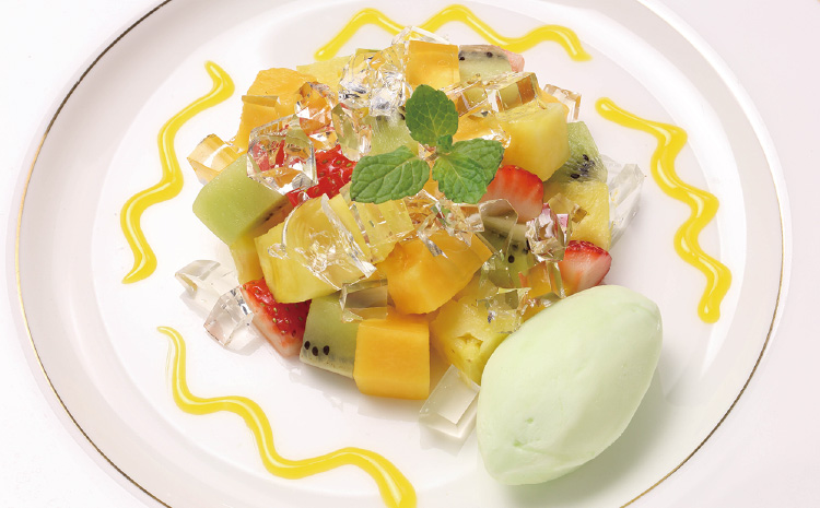 フルーツの宝石箱仕立てミントのソルベ添え