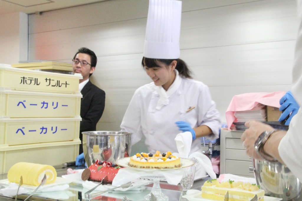 東京ディズニーリゾートオフィシャルホテルとコラボ 東京ベルエポック製菓調理専門学校 パティシエ シェフ カフェのプロを目指す